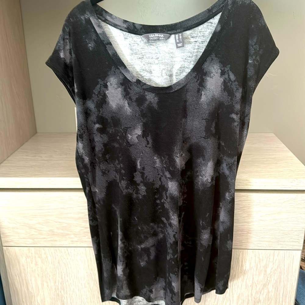 Lisa Rinna short sleeve tunic